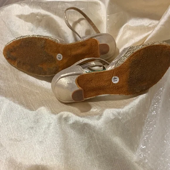 Chic Gold and Pink Women's Heels - Picture 4 of 6